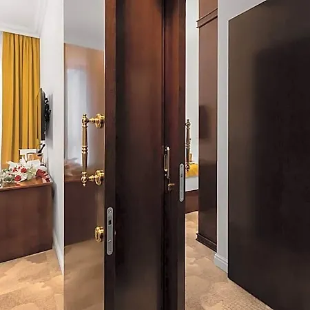 Integra Hotel 4*